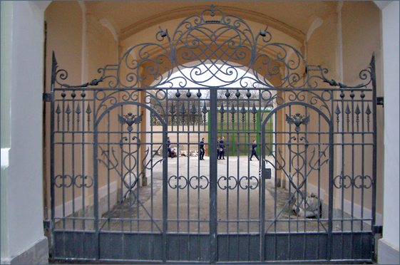 Распашные кованые ворота - реставрация